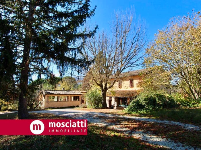Casa con 6 locali in vendita in Vocabolo Colle Sant'Antonio, Matelica