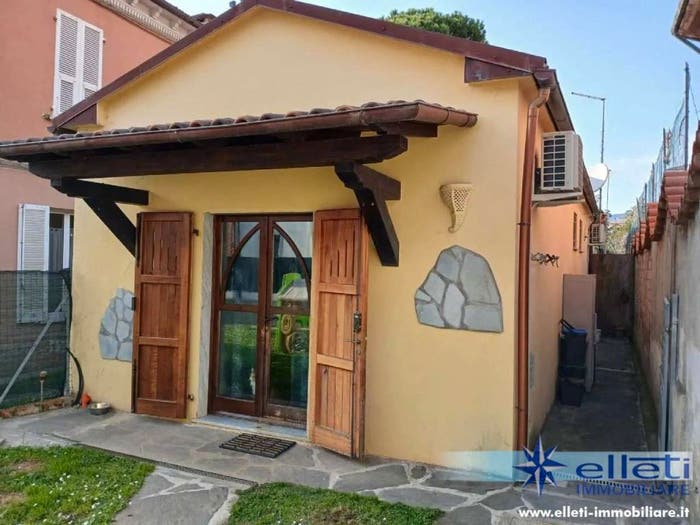 Casa trilocale in vendita in Centro, Massa