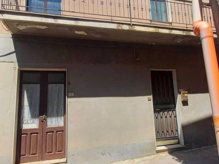 Casa con 6 locali in vendita in via san salvatore, Roccella Valdemone
