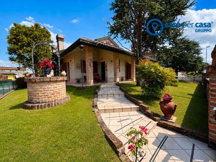 Casa con 6 locali in vendita in Via Stefano Mongini, Serravalle, Riva del Po