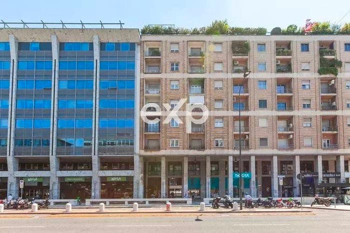 Appartamento quadrilocale in vendita in Via Vittor Pisani a, Centrale, Milano