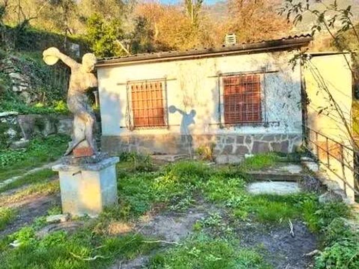 Casa quadrilocale in vendita in Via F Ruschi, Centro, Calci