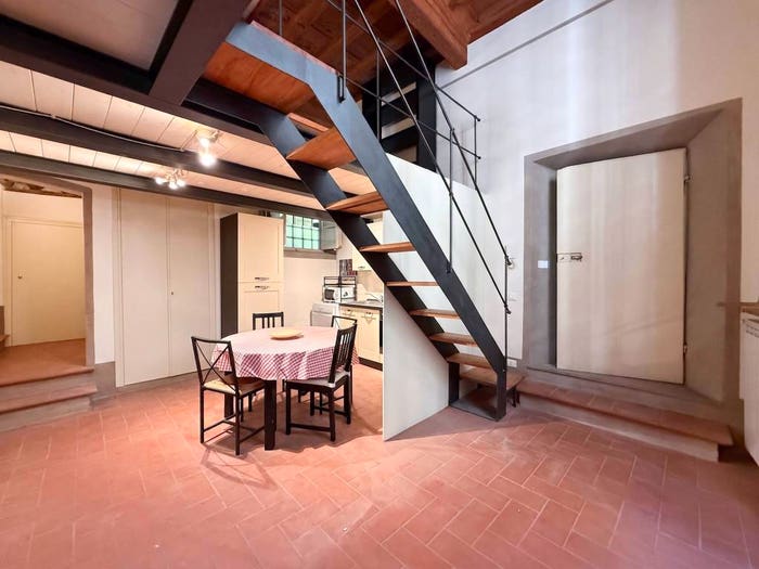 Appartamento quadrilocale in vendita in Via Santa Giustina, Piazza Napoleone San Michele, Lucca