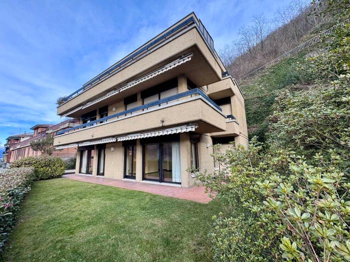 Casa con 6 locali in vendita in Campione d'Italia