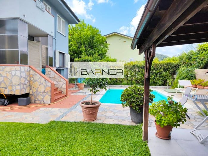 Casa con 6 locali in vendita in Via del Porto, Bozzano Quiesa, Massarosa