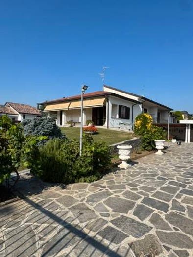 Casa quadrilocale in vendita in Centro, Inveruno