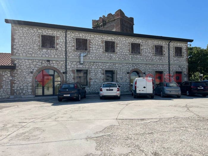 Appartamento con 5 locali in vendita in Via Torre Scaligera, Isola della Scala
