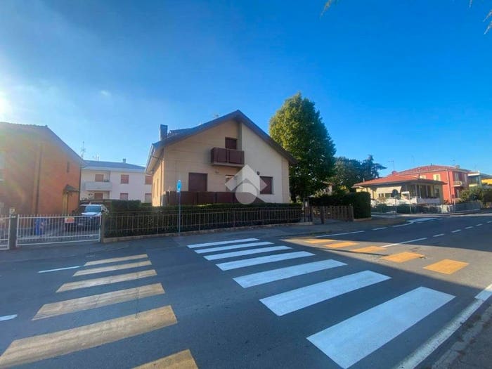 Casa con 6 locali in vendita in Via PF Carrega, Centro, Collecchio