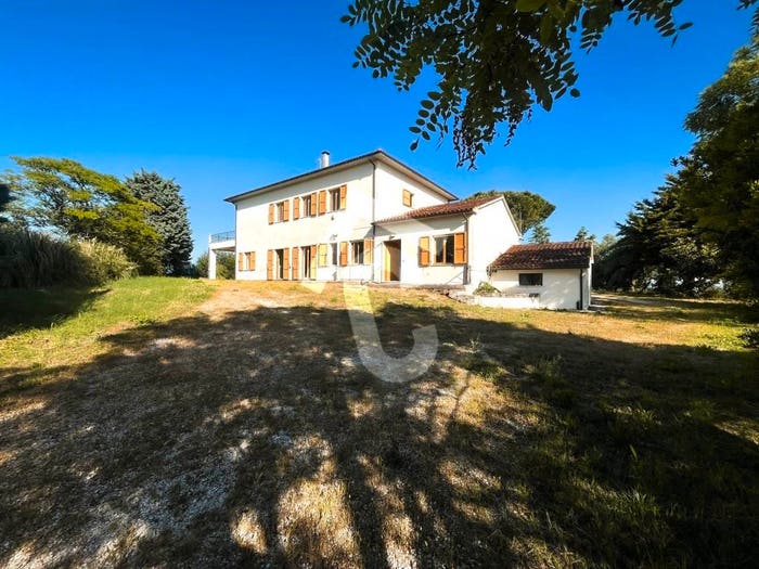 Casa con 6 locali in vendita in Viale della Vittoria, Jesi