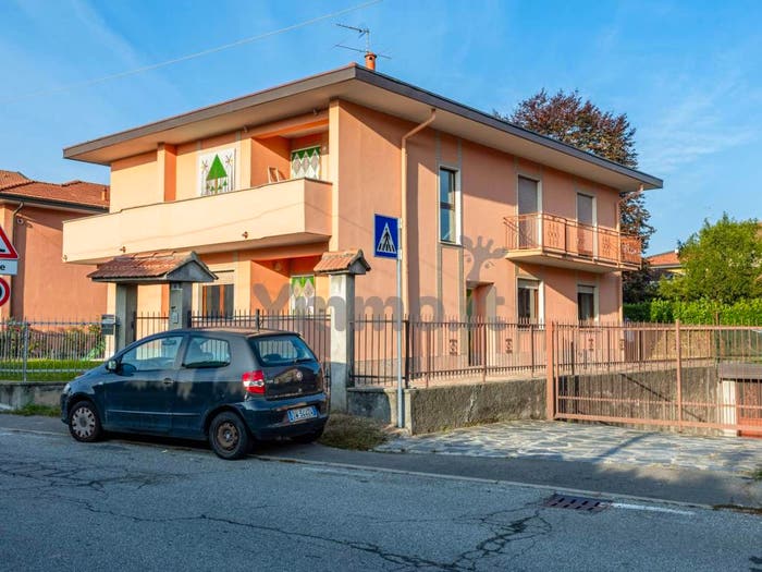 Casa con 6 locali in vendita in Contrada Motto Dei Grilli, Cocquio, CocquioTrevisago