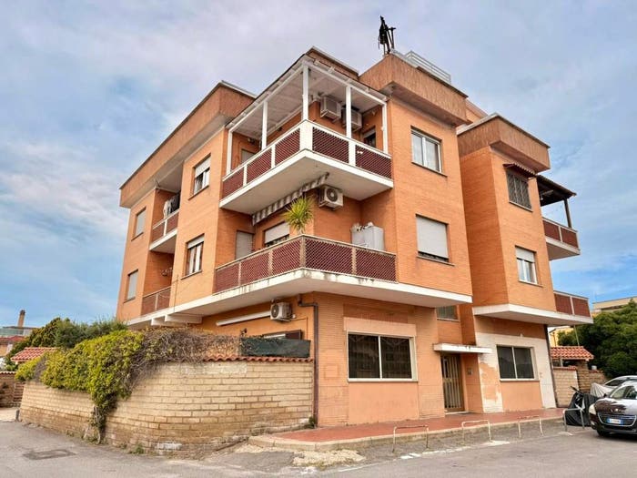 Appartamento trilocale in vendita in Via Carlo Casini, Dragona, Roma