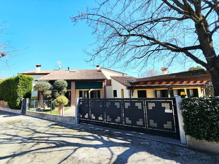 Casa con 5 locali in vendita in VIA AMOLARO, Baone