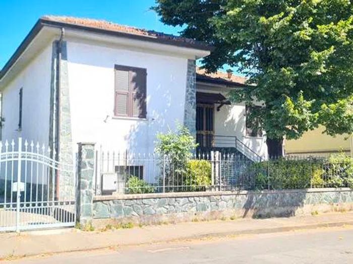 Casa quadrilocale in vendita in Via Monte Pasubio, Novi Ligure