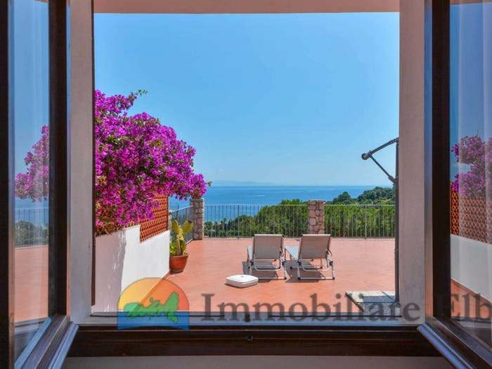 Casa con 6 locali in vendita in Via dei Caduti, Centro, Capoliveri