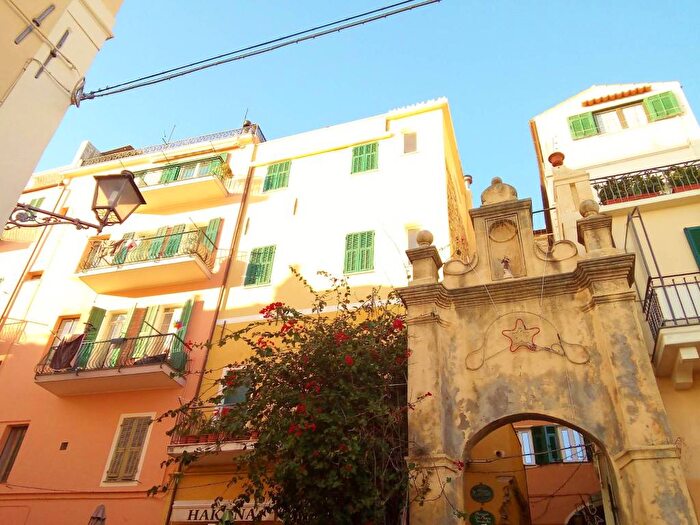 Appartamento trilocale in vendita in Via Circonvallazione, Centro Storico Sant'Ampelio, Bordighera