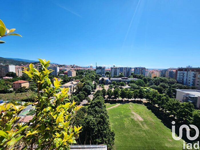 Appartamento con 7 locali in vendita in Largo Folconi, Savona
