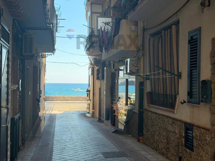 Appartamento quadrilocale in vendita in Vicolo dei Fabbri Ferrai, Centro, GiardiniNaxos