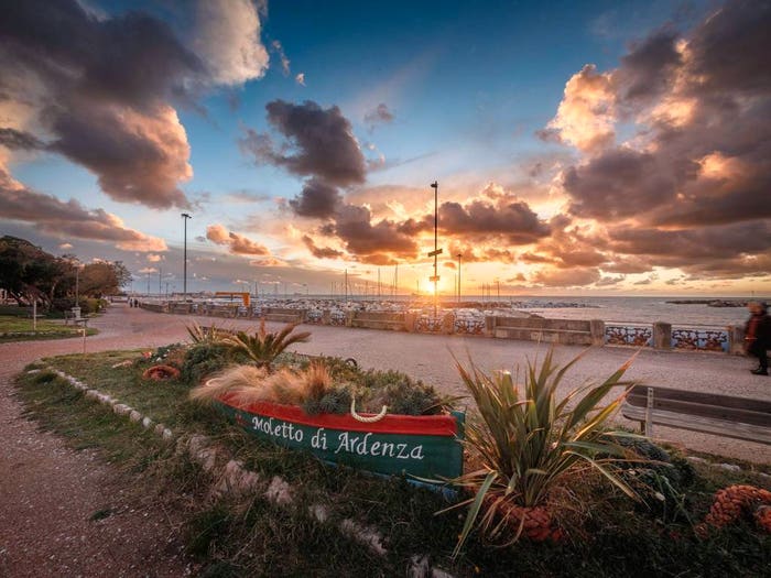 Appartamento quadrilocale in vendita in Via del Mare, Ardenza, Livorno