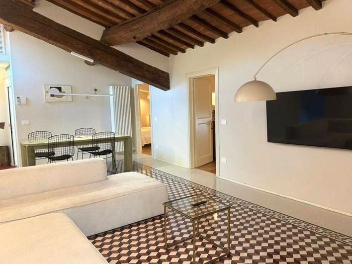 Appartamento quadrilocale in vendita in Piazza Anfiteatro Torre Guinigi, Lucca