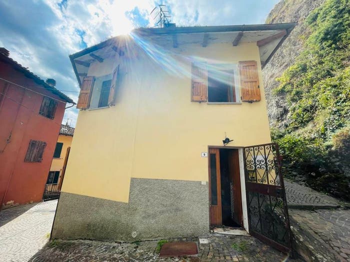 Casa trilocale in vendita in Via Emanuele Filiberto Duca d'Aosta, Centro, Gaggio Montano