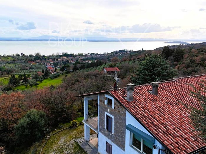Casa con 6 locali in vendita in Passignano sul Trasimeno