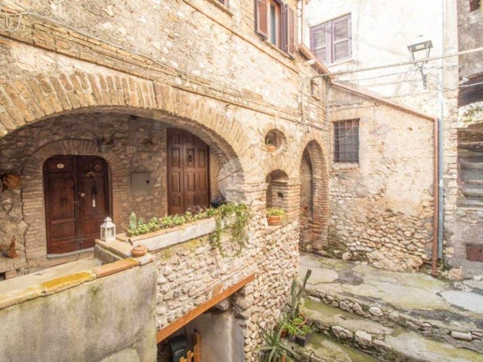 Appartamento trilocale in vendita in Via dell'arco, Centro, Palombara Sabina
