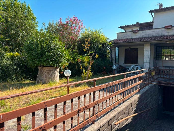 Casa con 6 locali in vendita in Via Aldo Moro, Orte Scalo, Orte