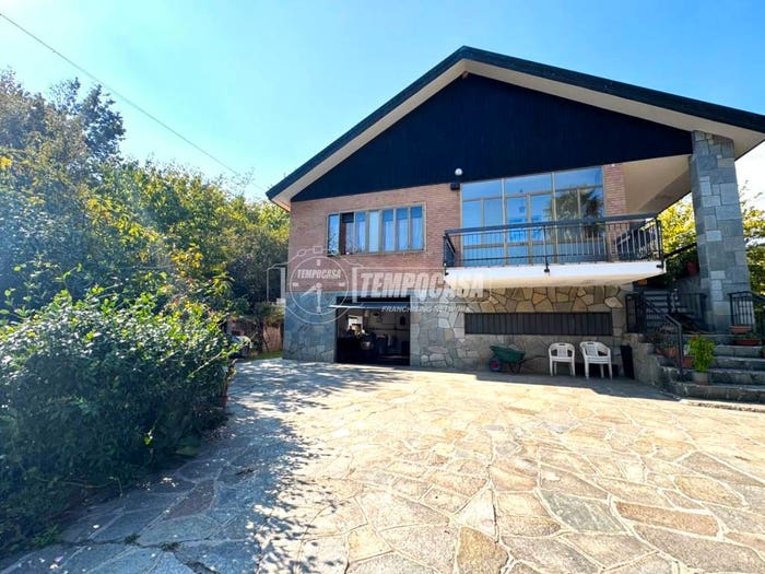 Casa con 6 locali in vendita in Via Trucco di Brione, Val della Torre