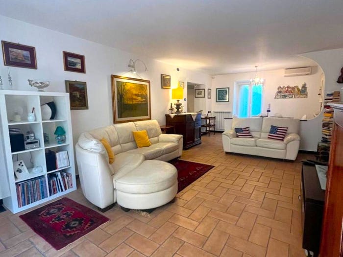 Appartamento quadrilocale in vendita in Via Romana di Quarto, Quarto, Genova