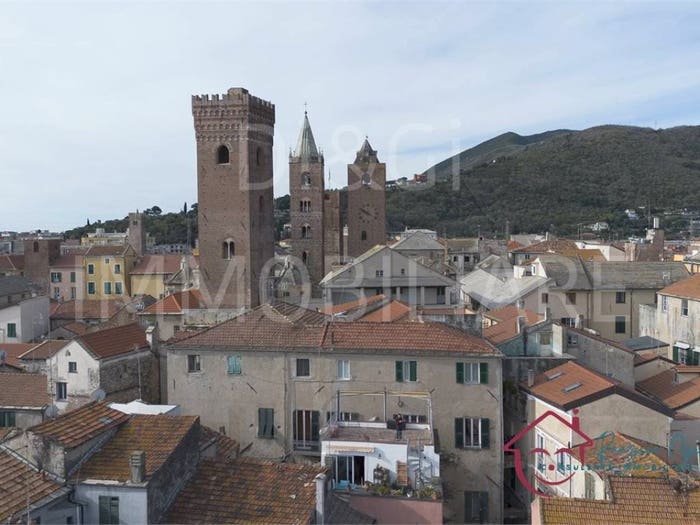 Appartamento con 6 locali in vendita in Via Mariettina Lengueglia, Centro, Albenga