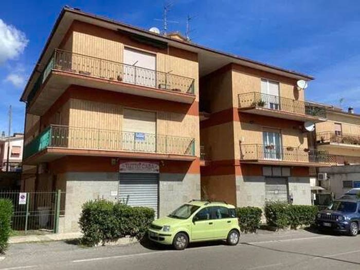 Appartamento con 6 locali in vendita in Via Leonardo Da Vinci, Bassano Romano