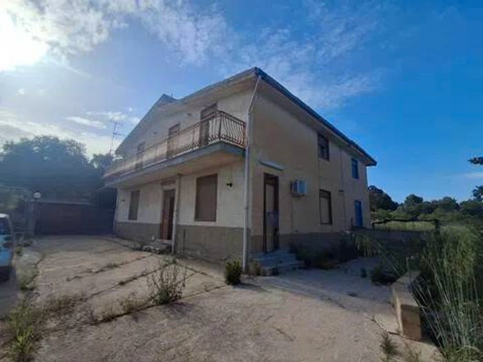 Casa con 6 locali in vendita in Aragona