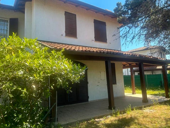 Casa quadrilocale in vendita in Viale Algeria, Lido delle Nazioni, Comacchio