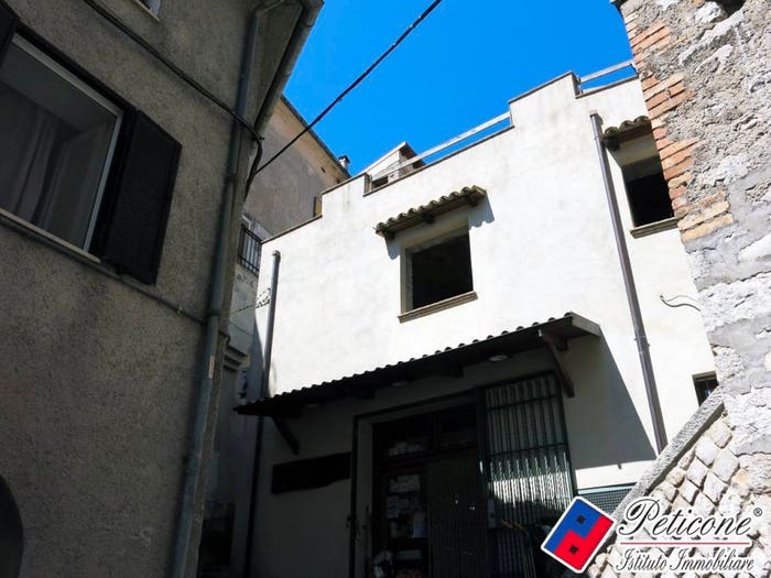 Appartamento trilocale in vendita in Corso Vittorio Emanuele, Centro, Lenola