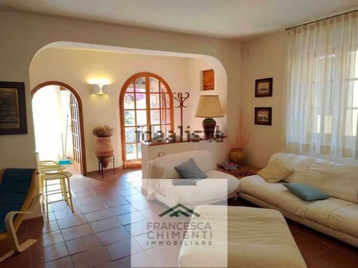 Casa con 6 locali in vendita in Via Assunzione No Number, Porto, Capraia Isola