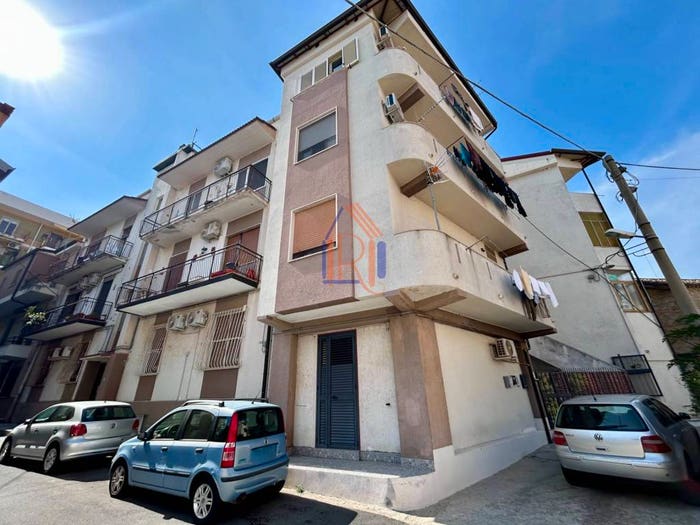 Casa bilocale in vendita in Traversa Prima Enrico Galvaligi, Soverato Marina, Soverato