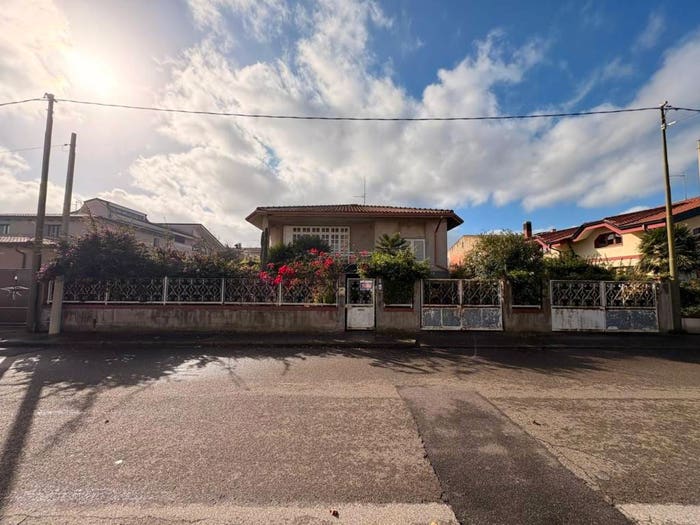 Casa con 6 locali in vendita in Via Ennio Porrino, San Gavino Monreale