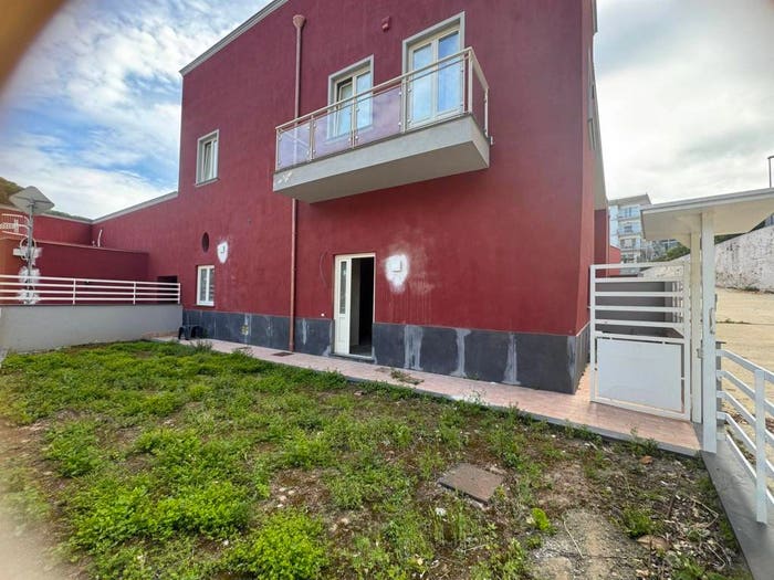 Appartamento trilocale in vendita in Zona Ospedaliera, Napoli