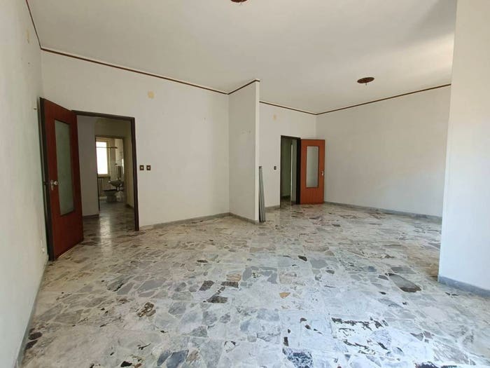 Appartamento con 5 locali in vendita in Via Martiri delle Fosse Ardeatine, Zona Industriale San Paolo, Brindisi