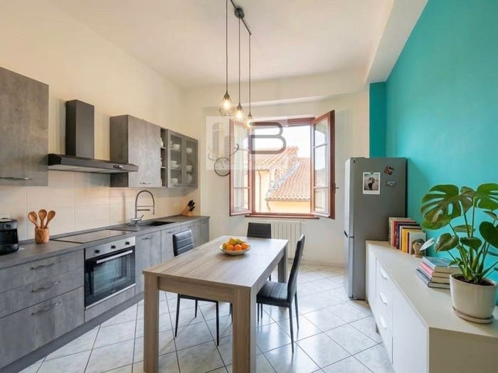 Appartamento quadrilocale in vendita in Piazza Maggio, Camaiore Paese, Camaiore