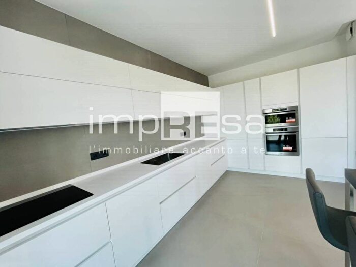 Casa con 6 locali in vendita in Via Castellana, Zelarino, Venezia