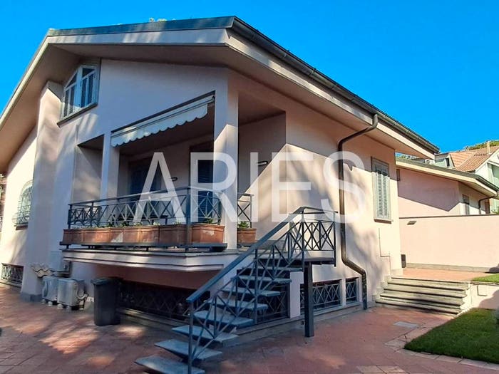Casa con 6 locali in vendita in Via Menofilo, Quarto Miglio, Roma