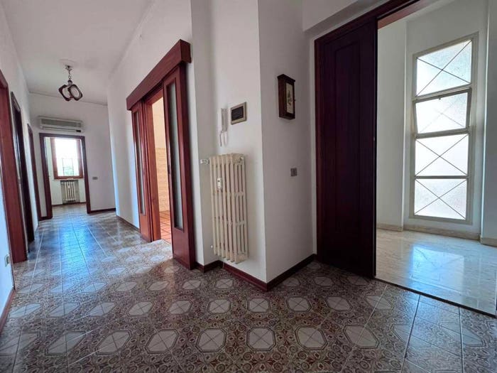 Appartamento quadrilocale in vendita in Via San Gimignano, Centro, Poggibonsi