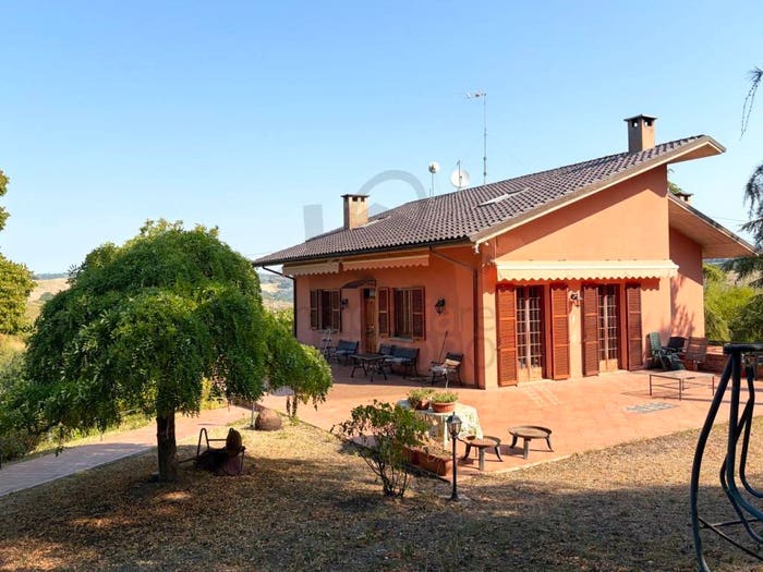 Casa con 6 locali in vendita in Via Capicchio, San Leo