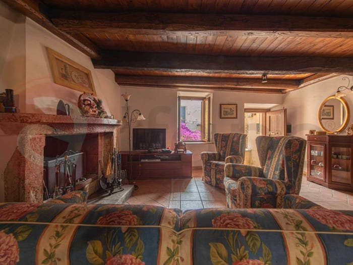 Casa con 6 locali in vendita in Via Dello Sdrucciolo, Centro, Prossedi
