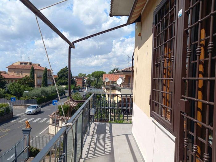 Appartamento trilocale in vendita in Via del Casale di Santa Maria, Finocchio, Roma