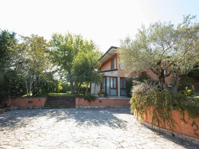 Casa con 6 locali in vendita in Via A De Longis, San Leucio del Sannio