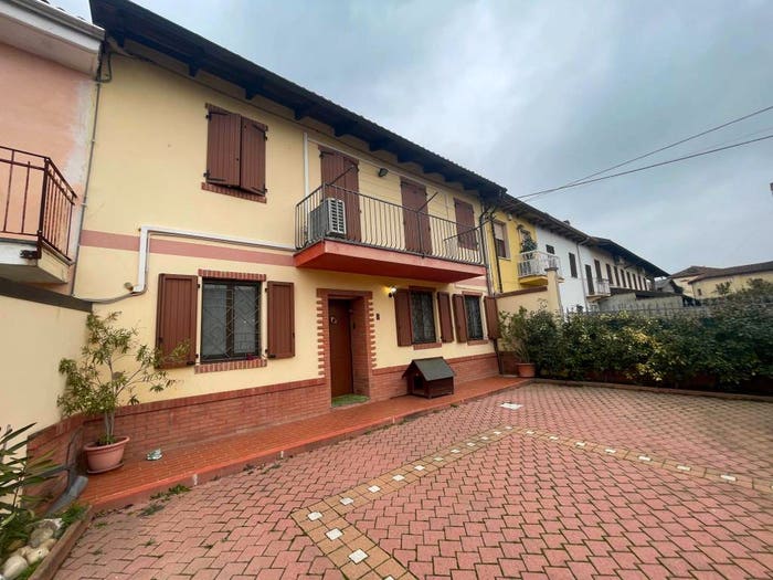 Casa con 6 locali in vendita in Frazione Quarto Inferiore, Corso Alessandria, Asti