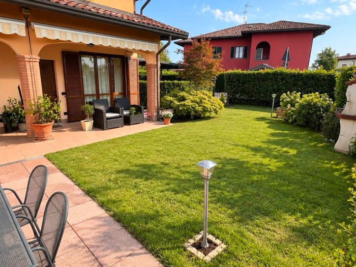 Appartamento trilocale in vendita in Via Andrea Costa, Villa Guardia