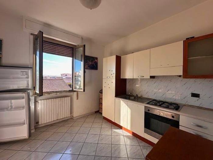 Appartamento trilocale in vendita in Via Alcide de Gasperi, Semicentro, Cascina